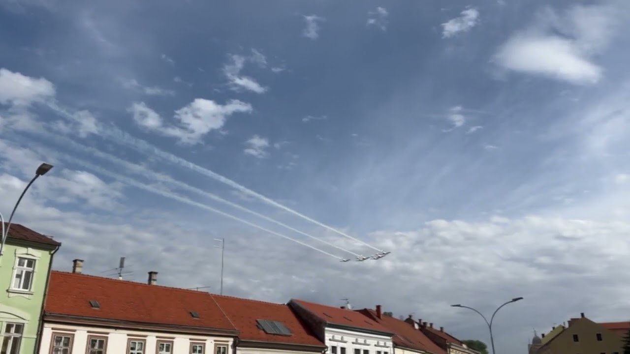 Krila Oluje iznad Trga Sv  Trojstva u Požegi