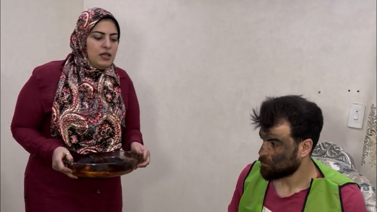 اهـان اخو زووجتة عل الاكل  بـسـبب عمله 