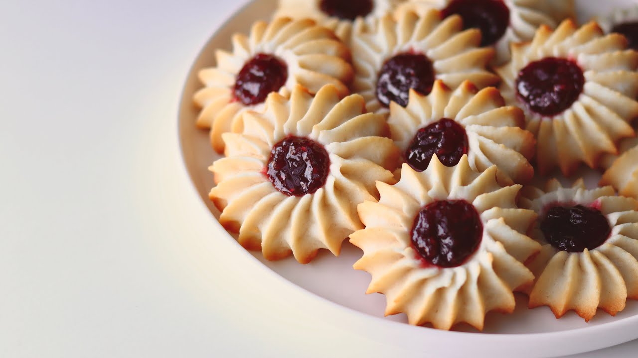 Shortbread Cookies with Raspberry Jam