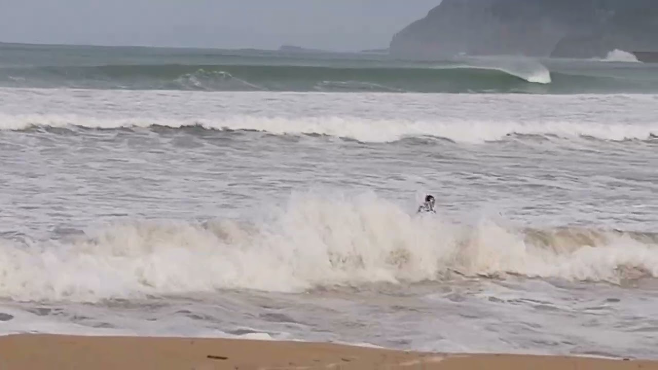 Edit-videos. Surf en Laredo Pinos, bigwaves, y buenos surfers.