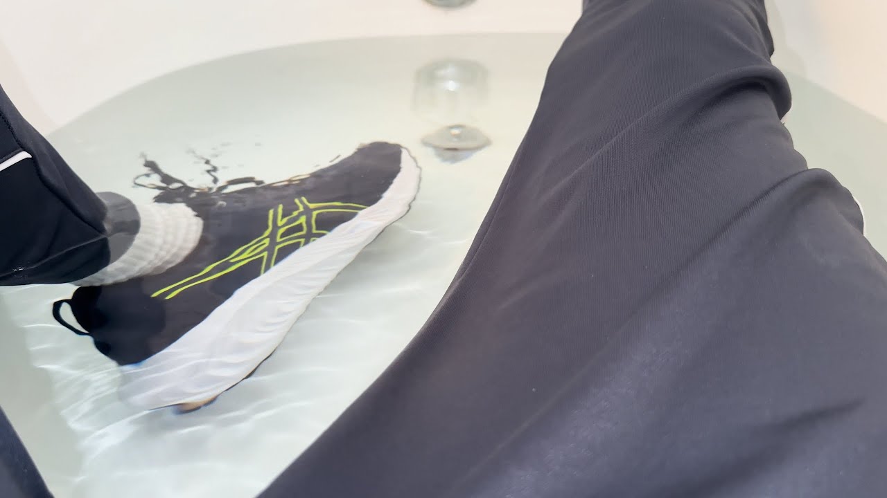ASICS Gel Excite 10 Running Shoes Get Wet in the Bath