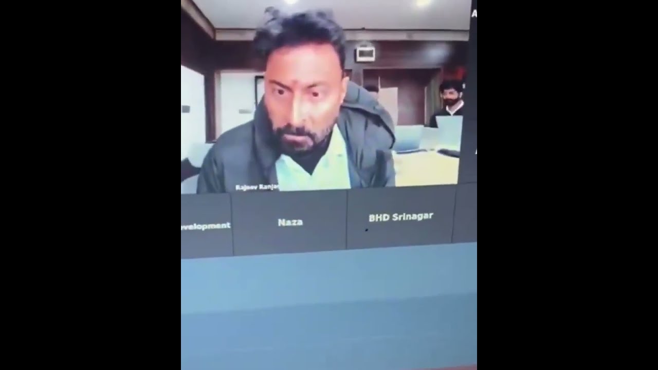 Чиновник IAS кричит и ведет себя неподобающе по отношению к сотруднице