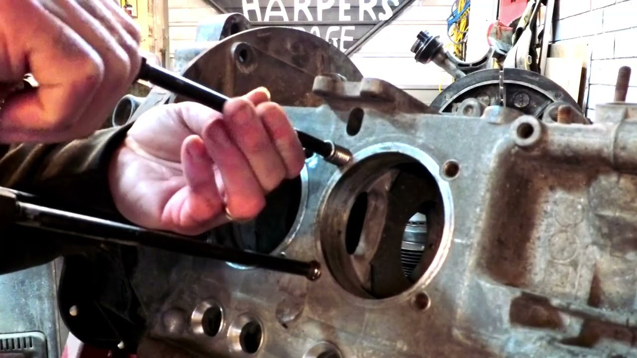 Установка защитных кожухов на двигатель VW.