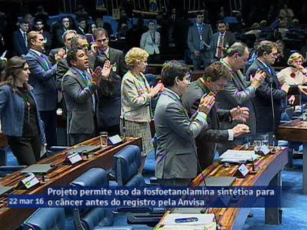 Senadores aprovam liberação da comercialização da fosfoetanolamina para tratamento do câncer