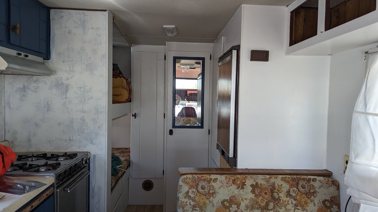 Vintage 1982 Ford Glendale Motorhome - Interior Tour