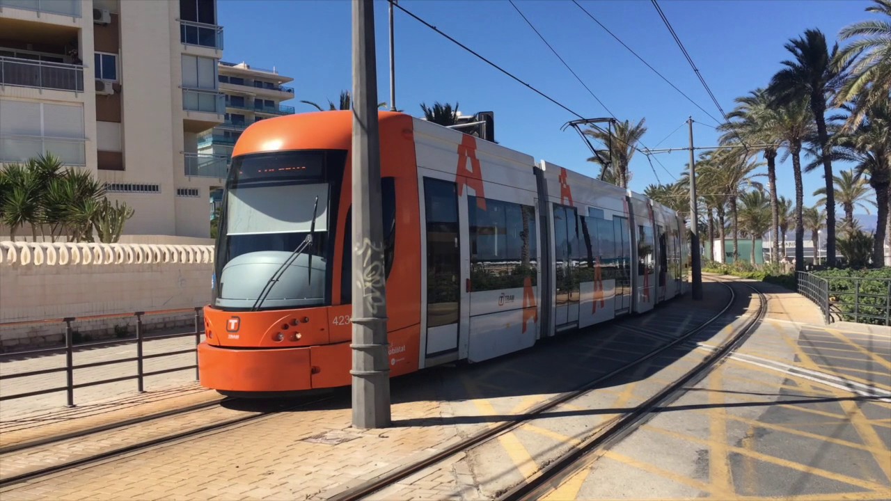 Trenes de via estrecha FGV Tram Alicante.