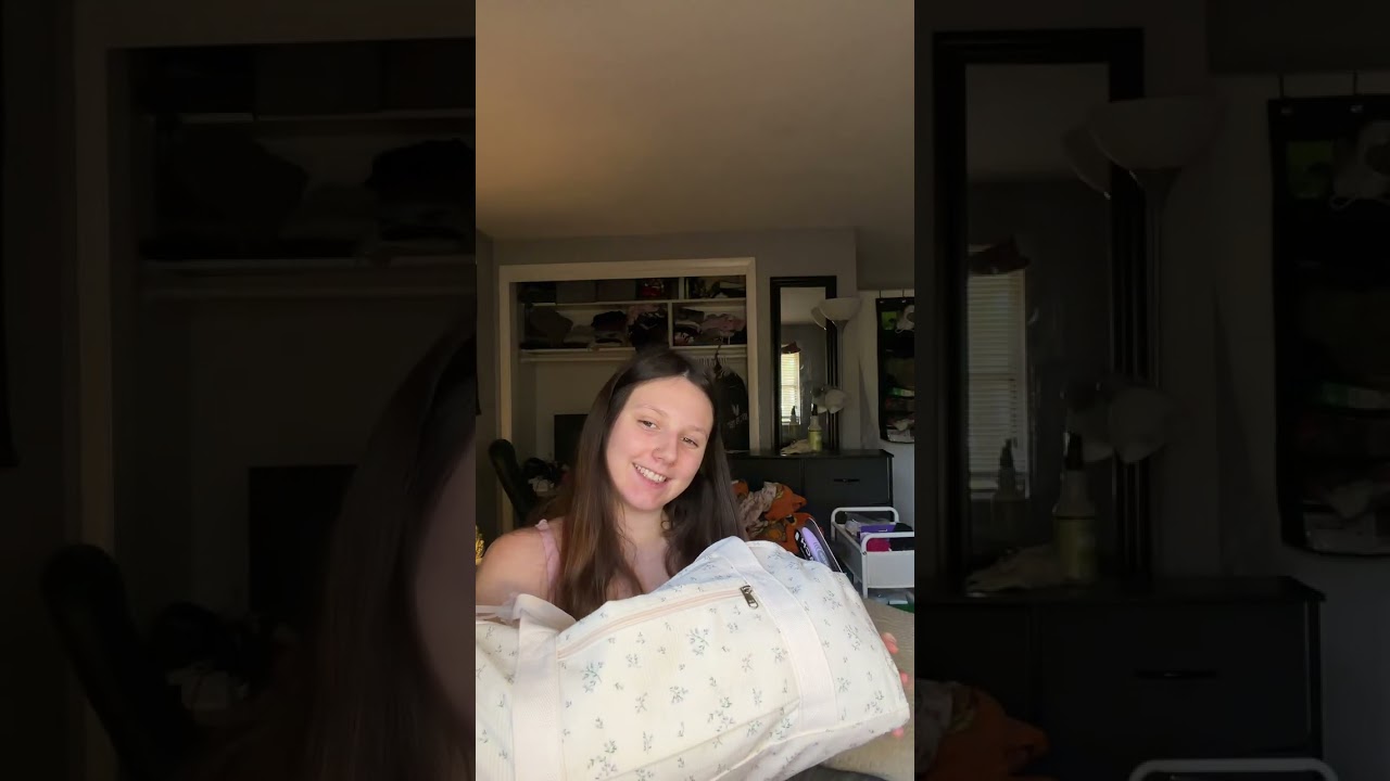 what’s in my hospital bag first time mom! 
