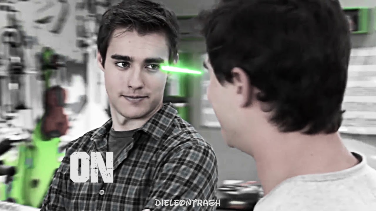 Dion - Daddy Issues (Diego y Leon)