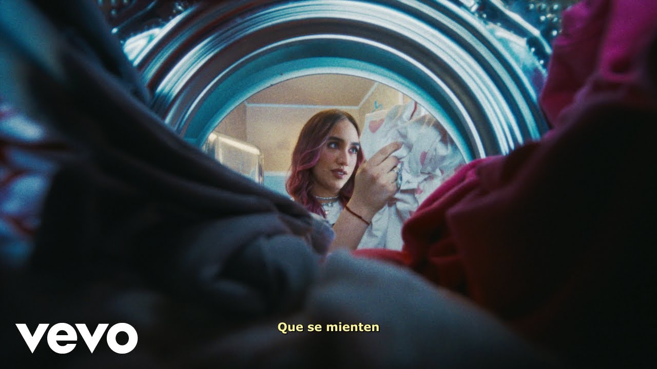 Ela Taubert - &iquest;Qui&eacute;n Soy Para Juzgar? (Lyric Video)
