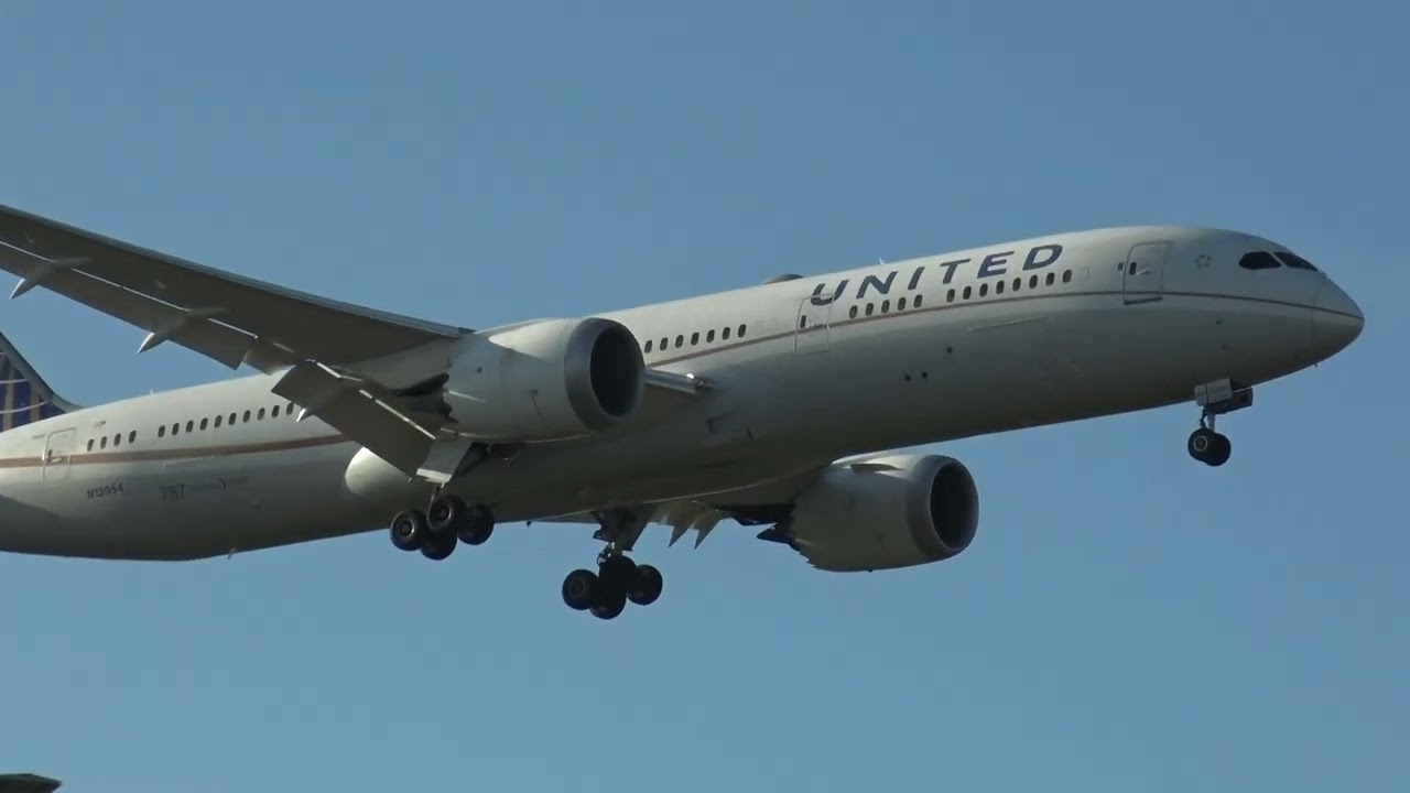 United Boeing 787-9 Dreamliner N13954 Landing London Heathrow 27L