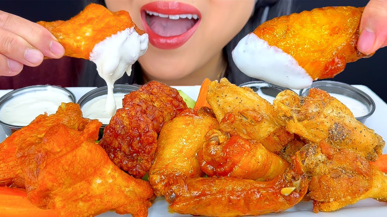 ASMR HOT CHICKEN WINGS DIPPED IN RANCH AND BLEU CHEESE