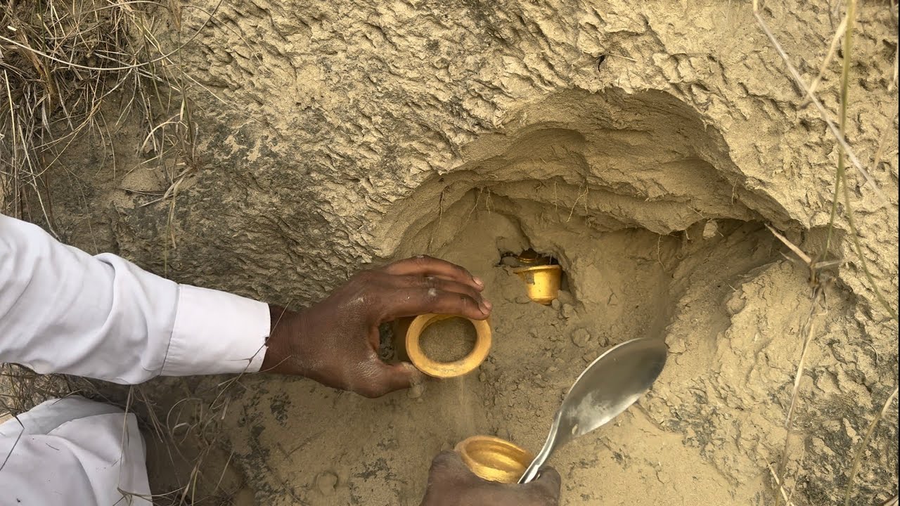 We Found So Many Gold Utensils in Abandoned Old Houses 😱 Hidden Treasure Discovery! #gold #treasure