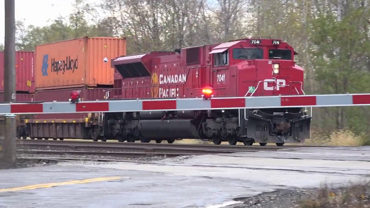 What Is This Old EMD Engine? 2 CP DPU Alright Trains
