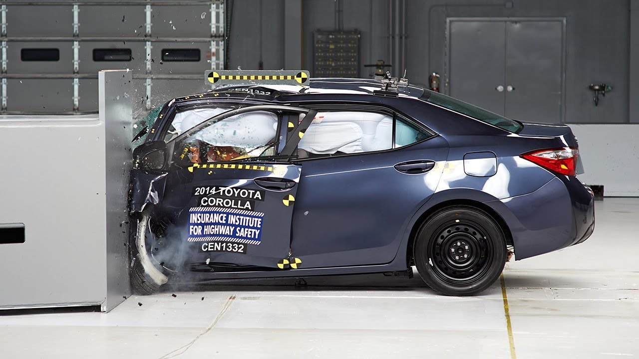 2014 Toyota Corolla driver-side small overlap IIHS crash test