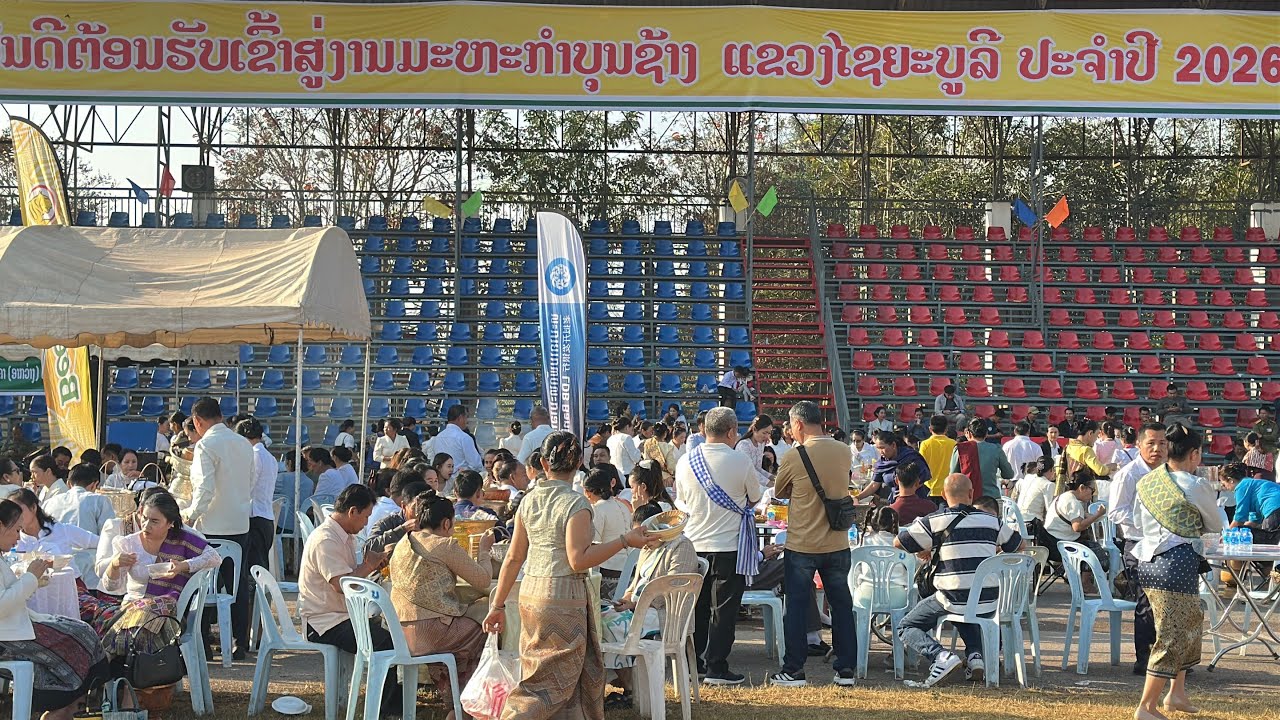 ພິທີໃສ່ບາດບຸນຊ້າງໄຊນະບູລີ2026/พิธีใส่บาตรบุนช้างไชยะบูลี2569/Give alms on Elephant Festival 2016