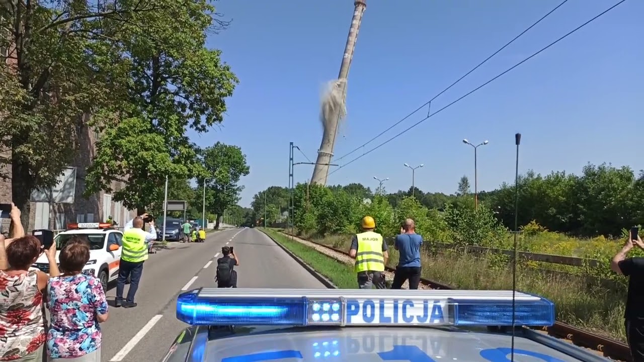 Wyburzanie komina w Zabrzu Makoszowach