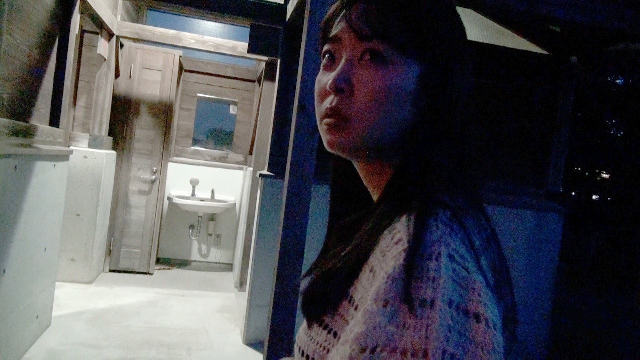 【心霊映像】驚愕！個室トイレから聞こえる“女のすすり泣き”…この公園には来てはいけなかった？【心霊闇動画72「泣き声」】
