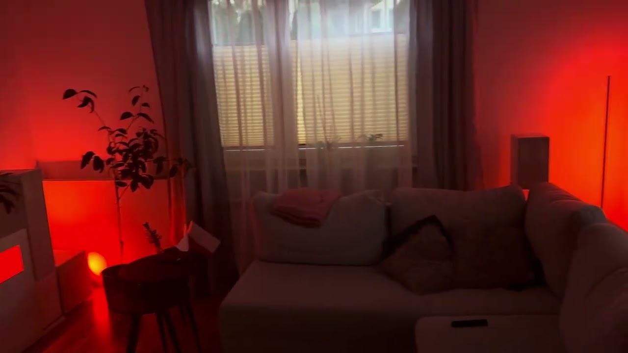 Hue Sync: Movie Demo, profile: (intensity) Slowest (mode) Game, 65% brightness, filmmaker DoVi mode