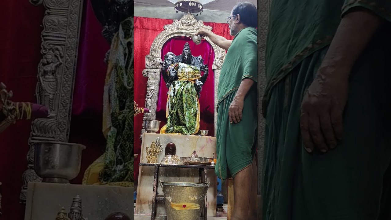 శ్రీ వాసవి కన్యకా పరమేశ్వరి దేవీ‌ అమ్మవారీ అభిషేకం గుత్తి అనంతపురం జిల్లా 