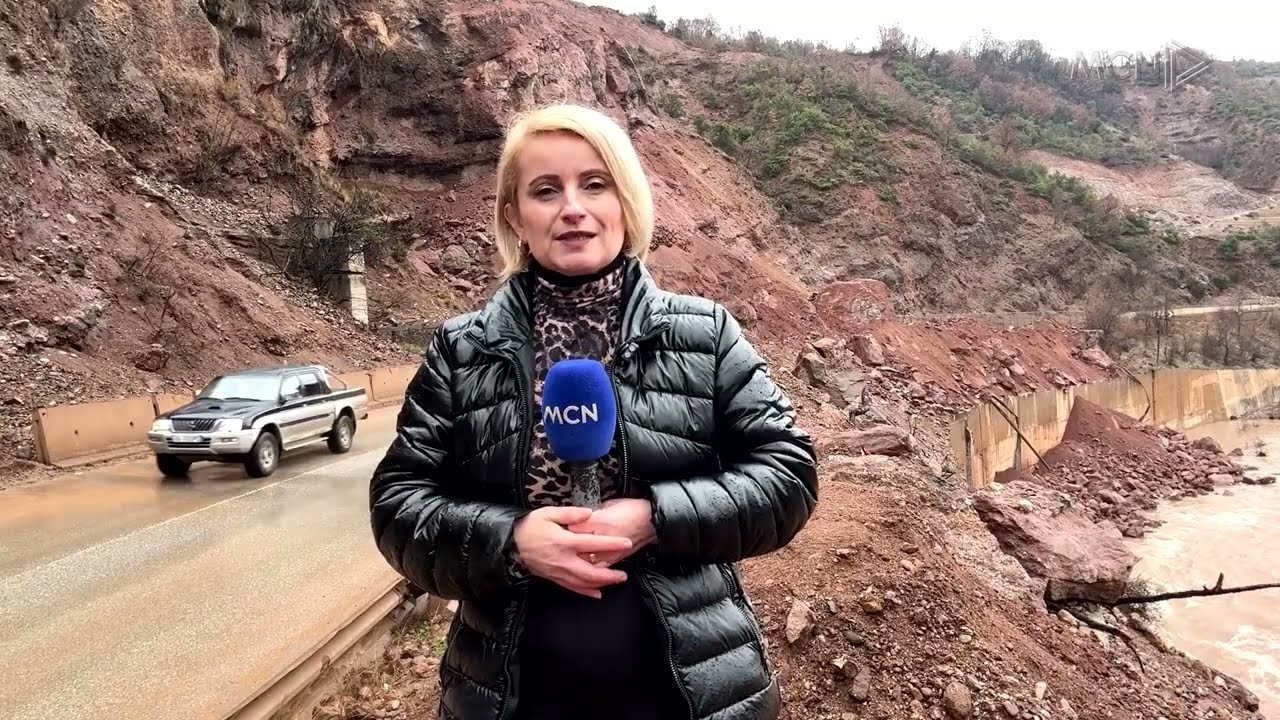 Rruga s'është hapur plotësisht/ Bllokimi i aksit Librazhd-Qafë Thanë, rreziku për rënie gurësh vijon