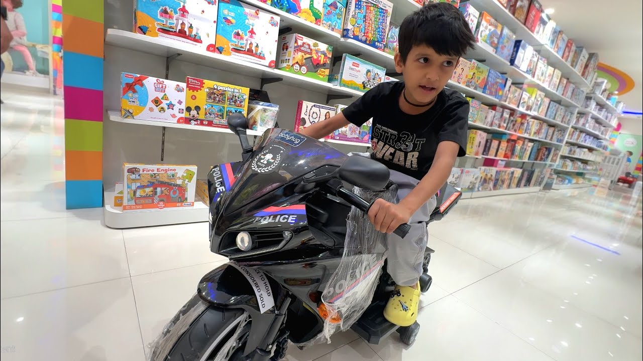 Kunali Riding Police Bike 😍