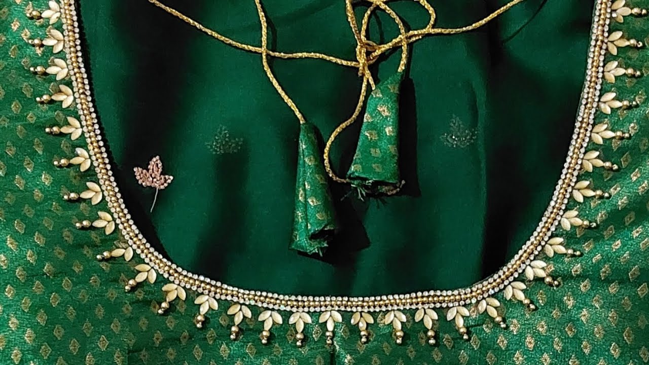 Beautiful aariwork using normal needle 👌