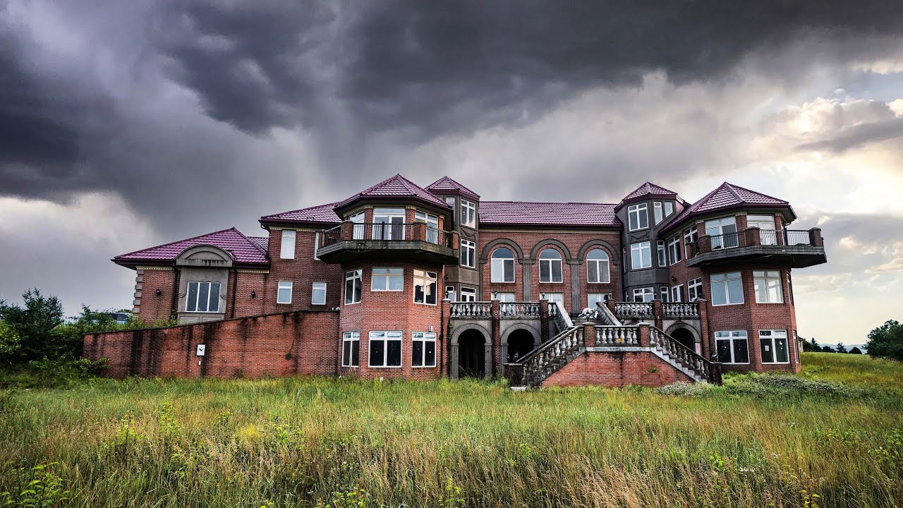 Taylor Swift's HUGE Abandoned Mansion