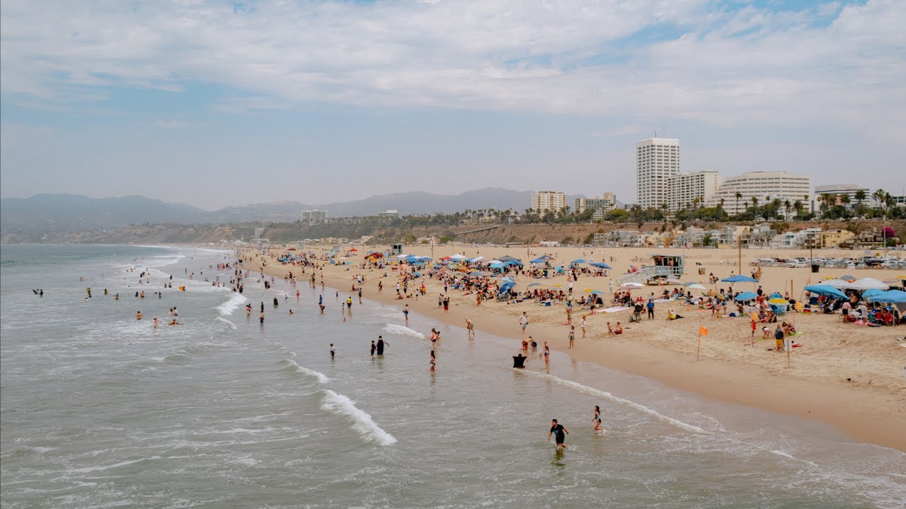 Street Photography POV in Santa Monica Pier & Venice Beach // Leica Q2 & X100V