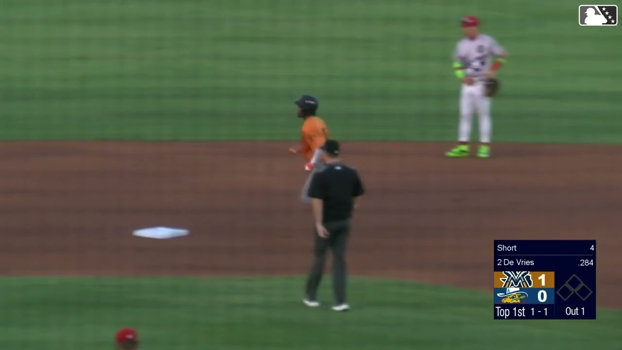 Leo De Vries' solo home run