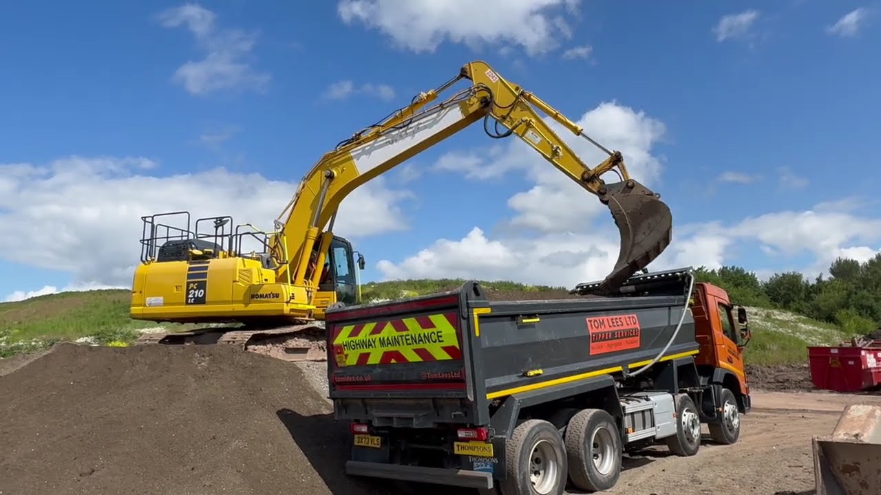 Komatsu 210 Excavator | Step-by-Step Guide to Loading an 8-Wheeler
