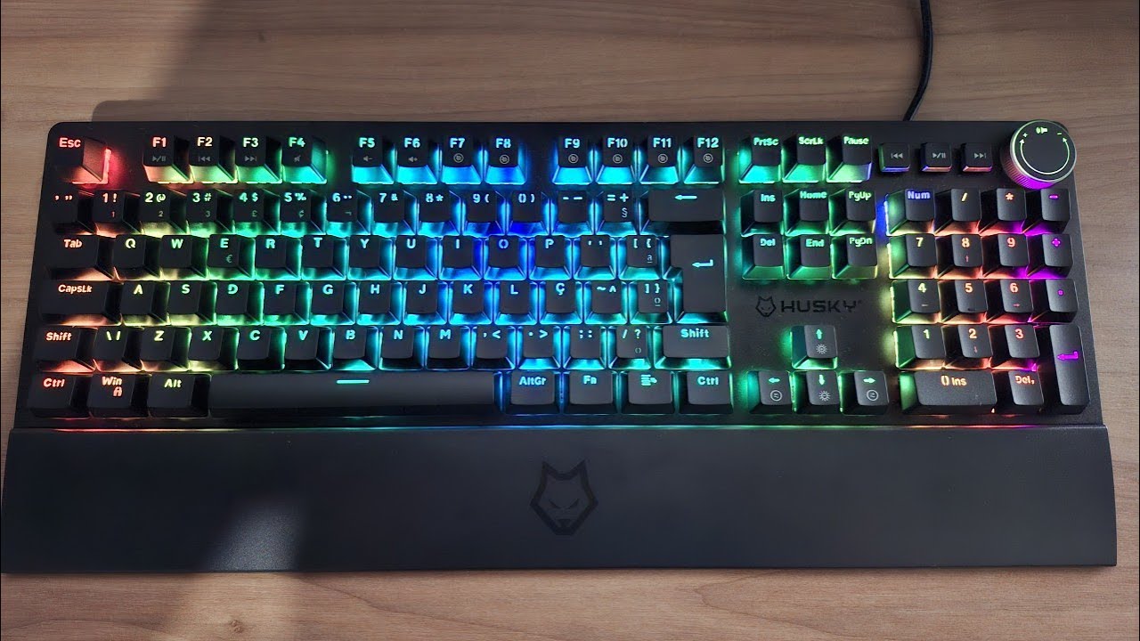 Digitação no teclado Husky Anchorage com switches vermelhos