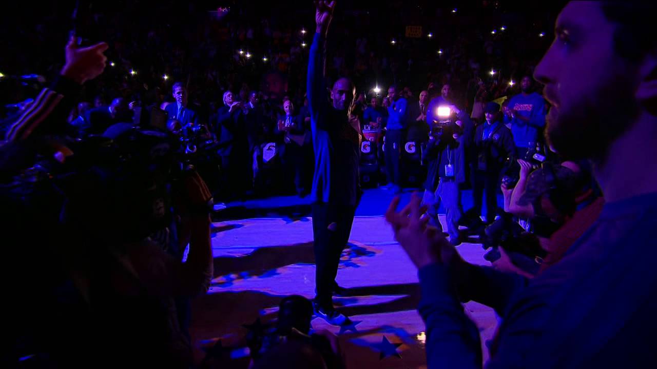 Kobe Bryant Gets Standing Ovation from Philadelphia Fans