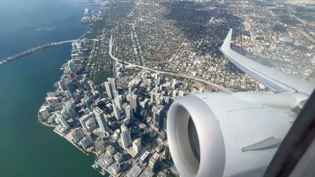 American 737 MAX 8 Takeoff from Miami