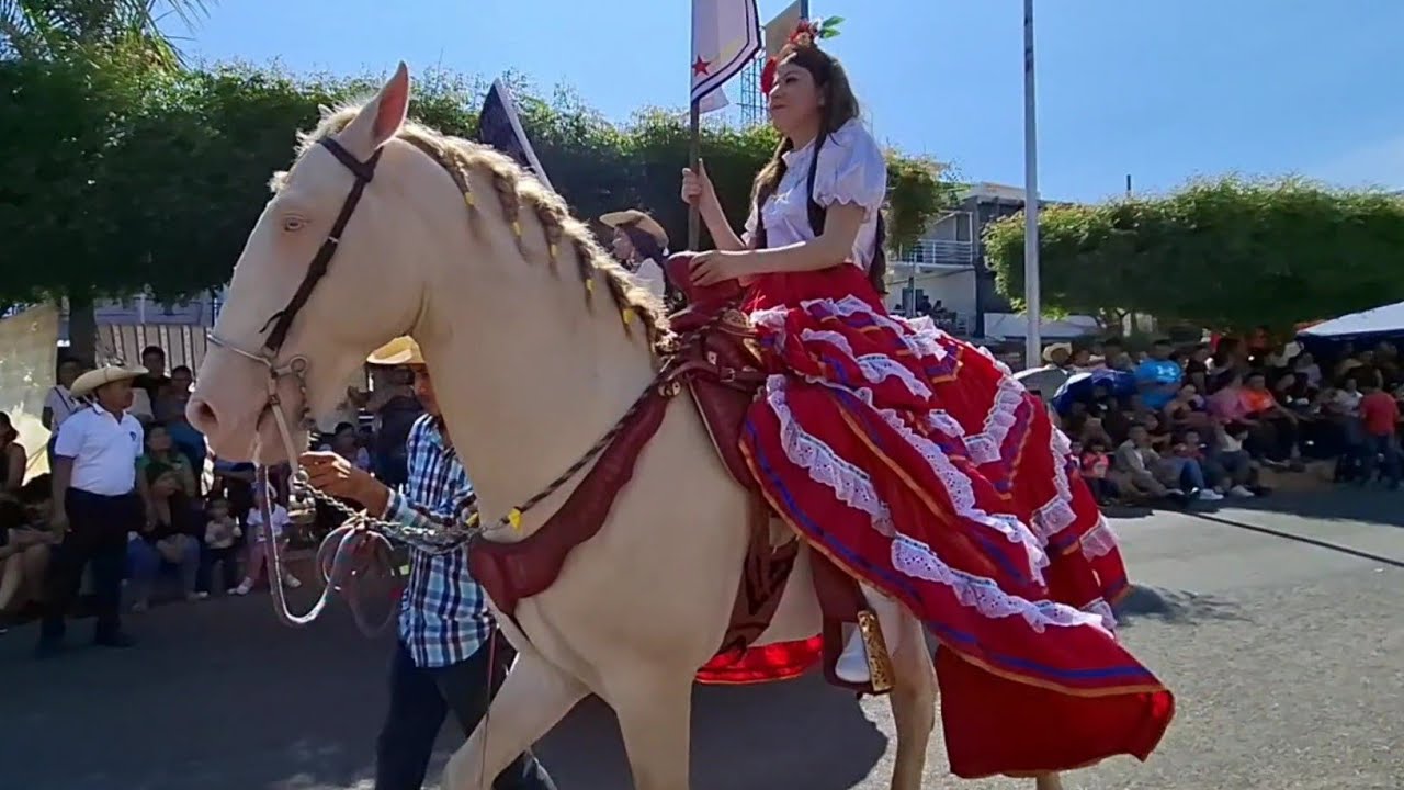 desfile del 20 d noviembre aya en ciudad Altamirano guerrero