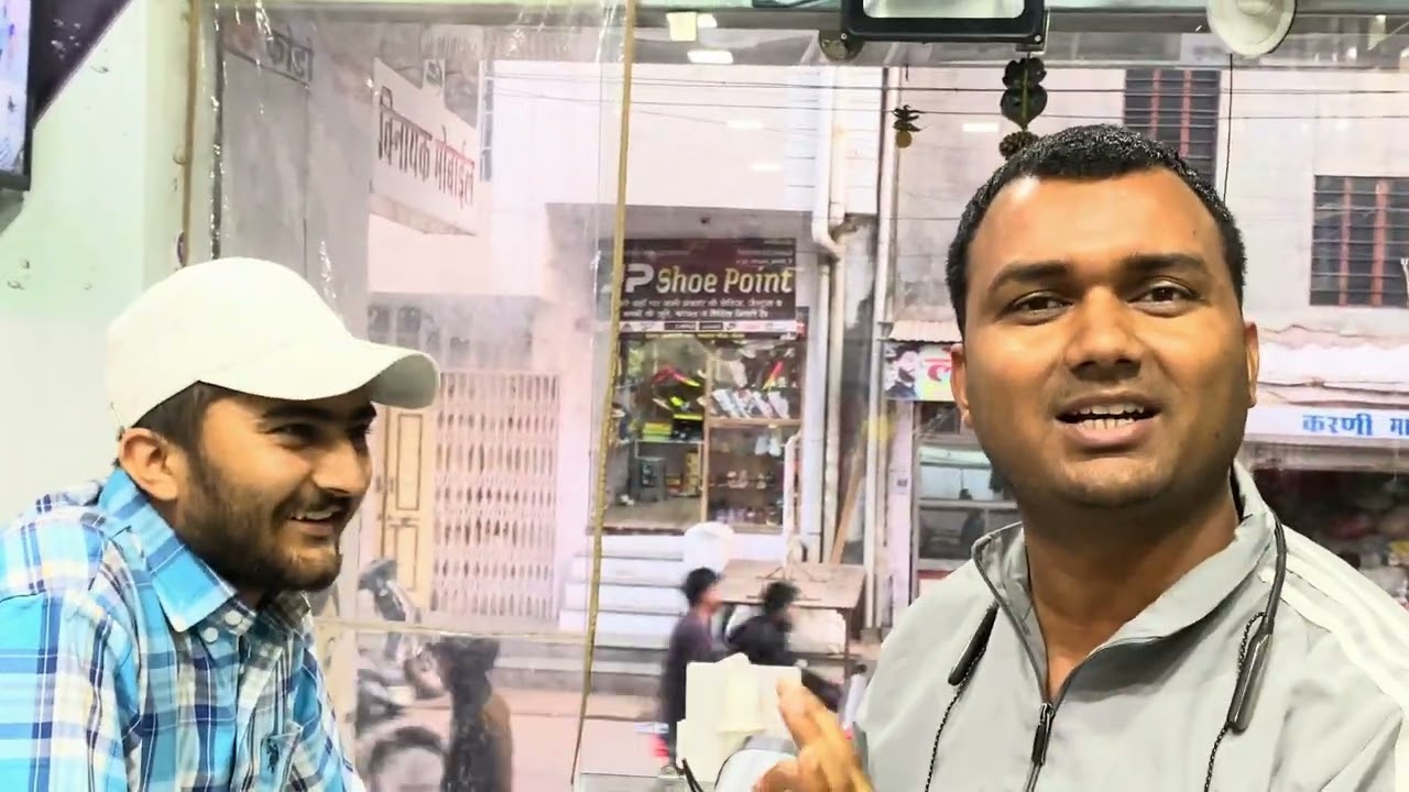 जितु के २k फॉलोअर हो गए हैं पार्टी  नहीं दे रहा 