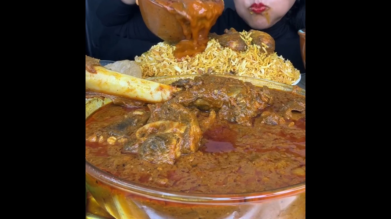 ASMR: EATING SPICY CHICKEN CURRY🔥 BASMATI RICE || #shorts #mukbangn#asmreating #mukbangasmr #asmr