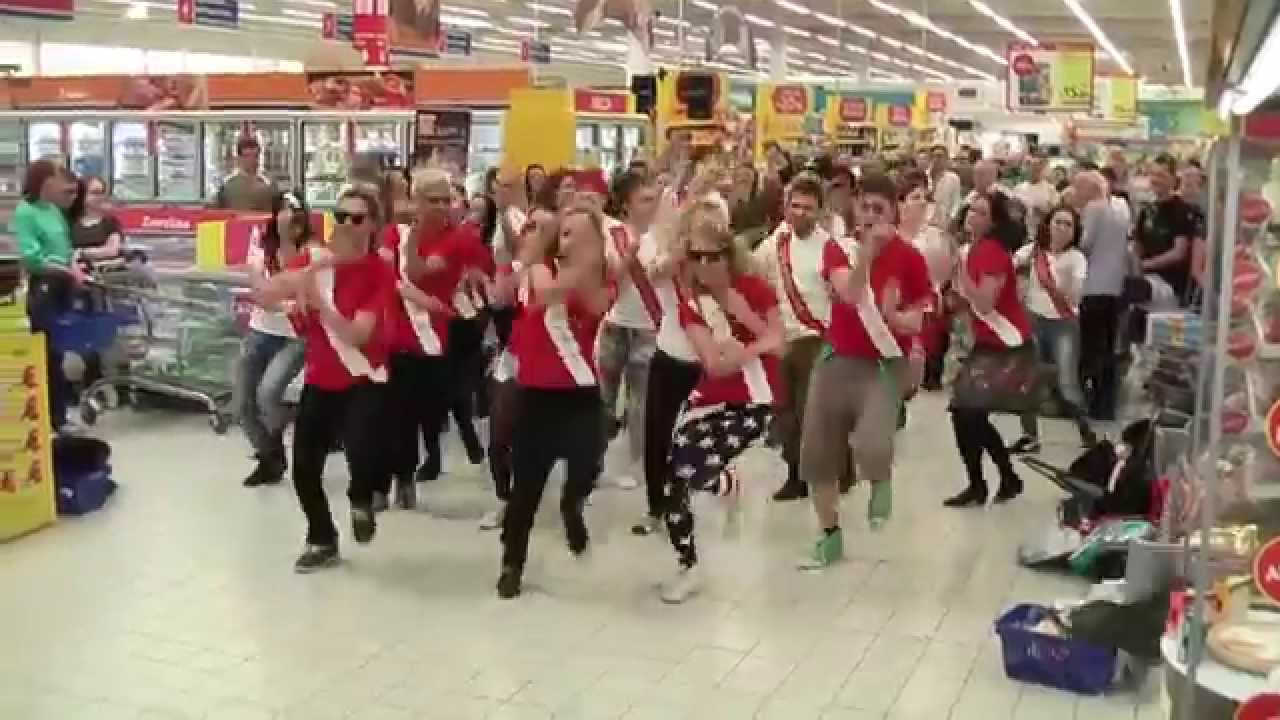 Tanec (FLASH MOB) Kr&aacute;l S&yacute;rů Slovensko 2012