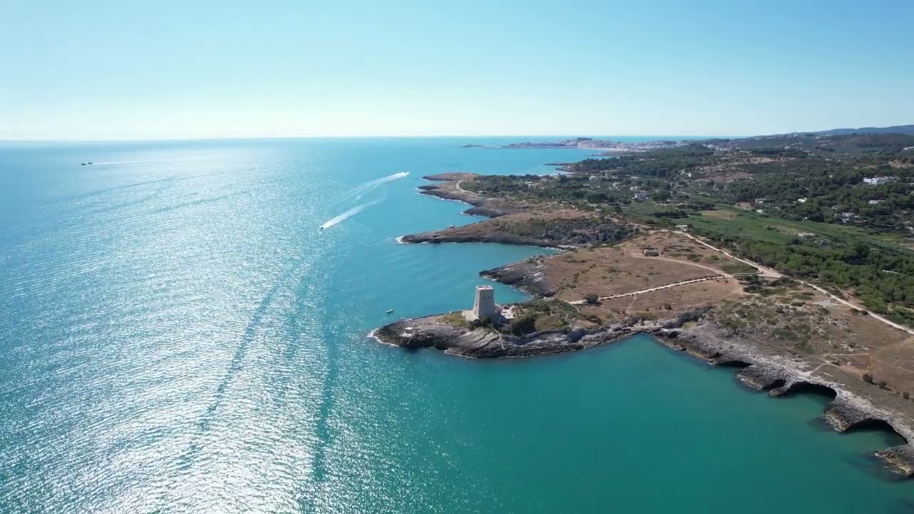 Gargano  -  Spiaggia di Scialmarino e Torre di Guardia