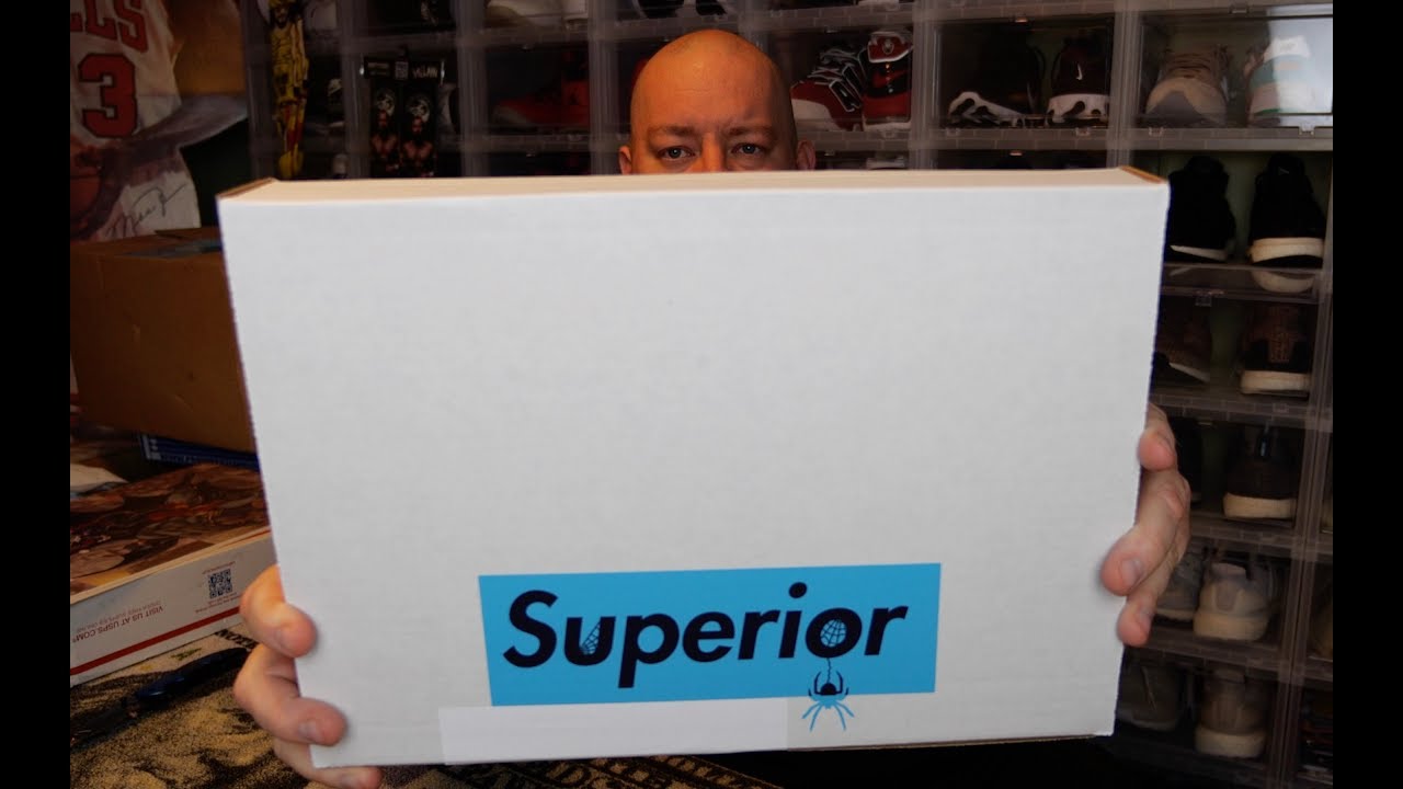 Opening up a $250 Superior V9 Comic Book Mystery Box from That Spiderman Booth