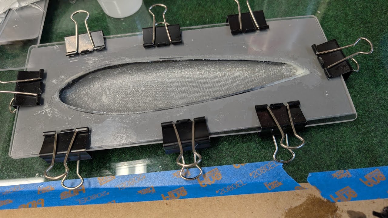 Laying up a fiberglass wheel pant with a flange