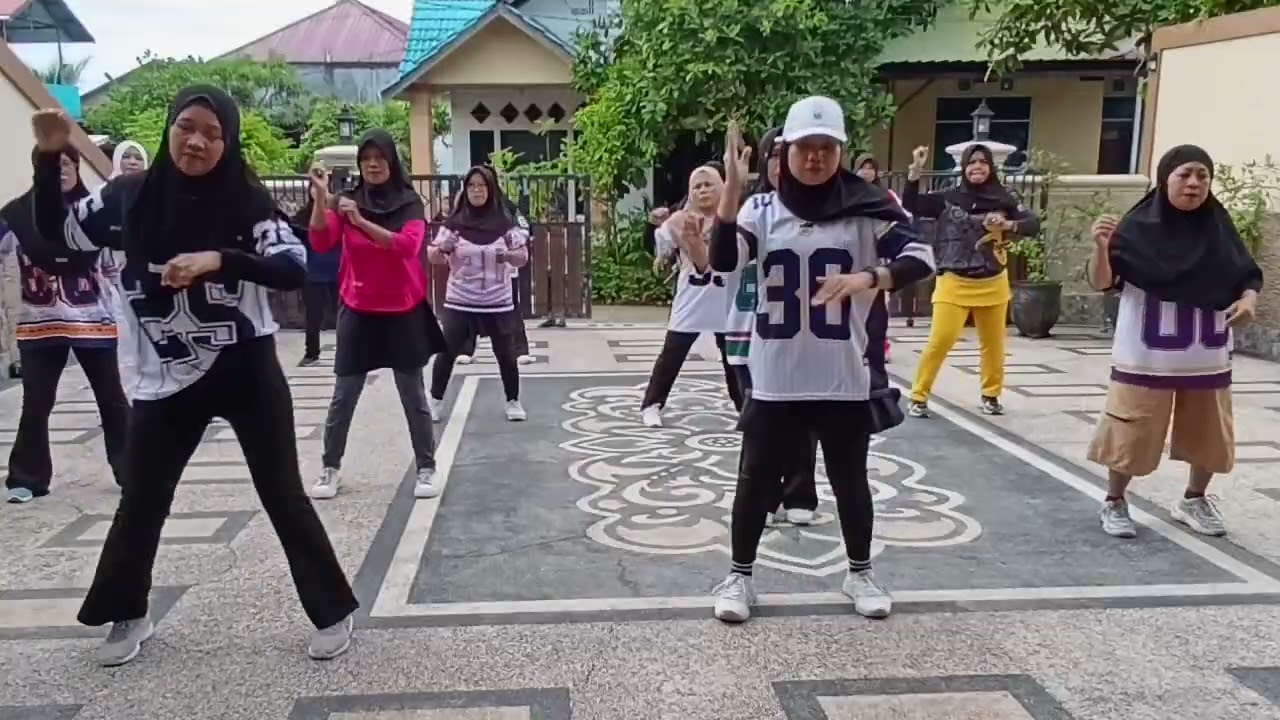 Mohabat bula rahi hai