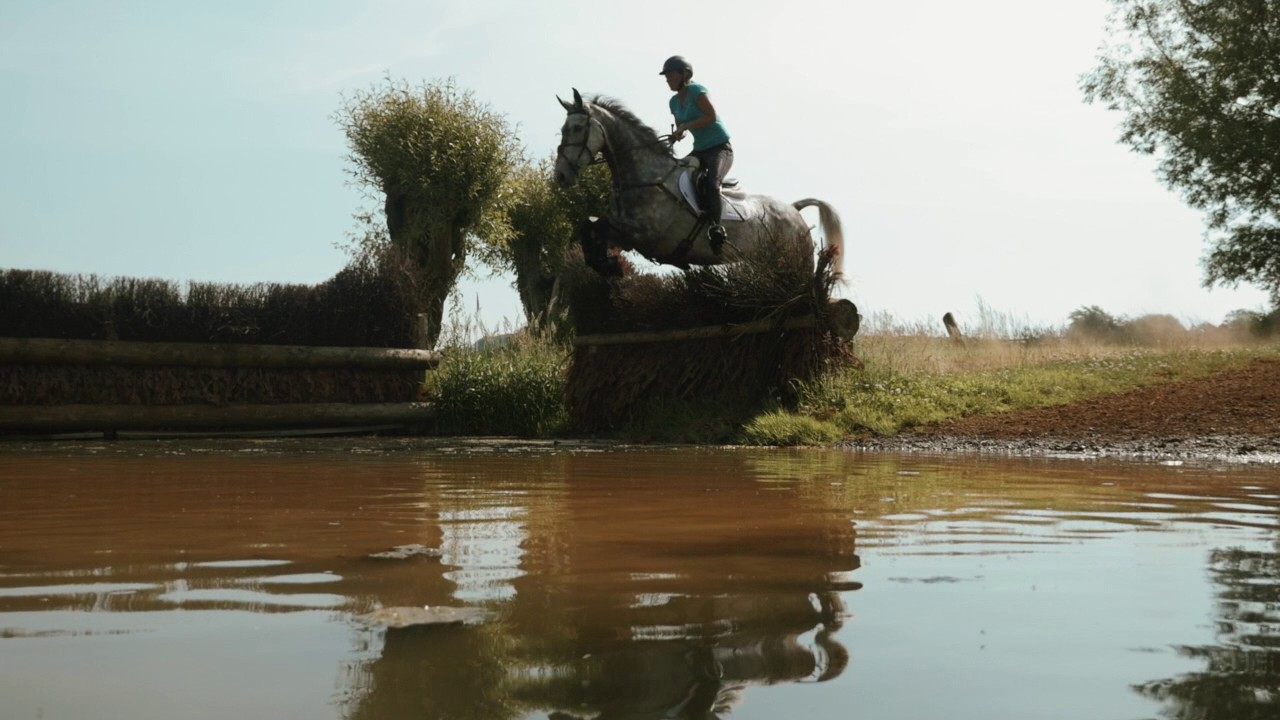 Jodie Amos, cavalière de concours complet, explique pourquoi elle utilise Haygain