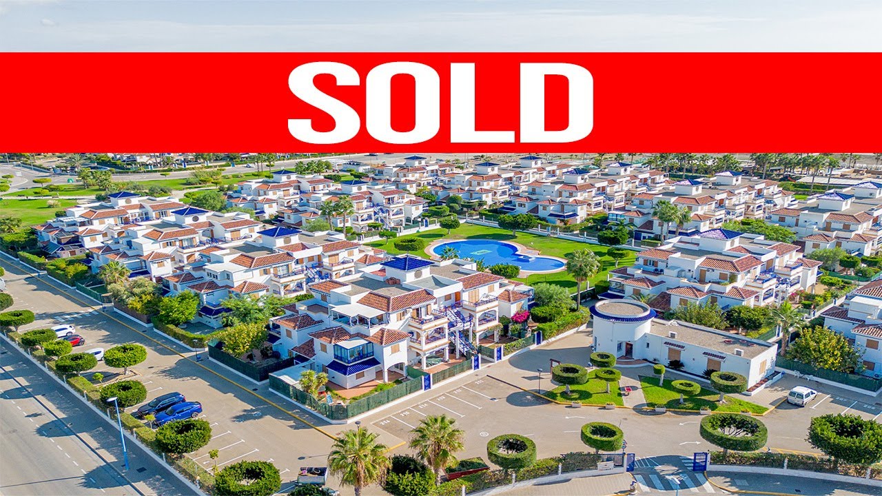 (SOLD) VP-A18 | A First Floor Apartment with Covered Terrace and Sea Views in Vera Playa | 189.950€