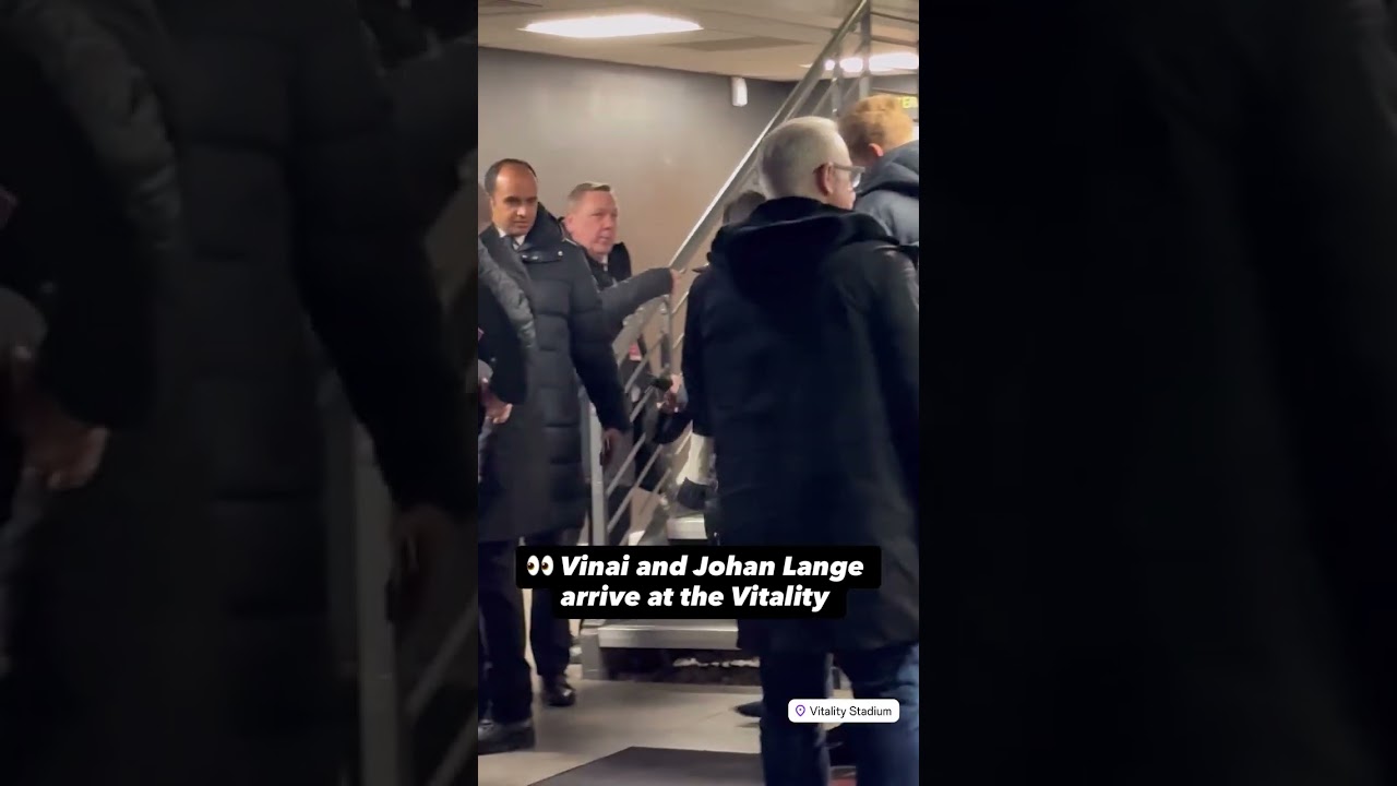 Vinai and Johan Lange arrive at the Vitality  
