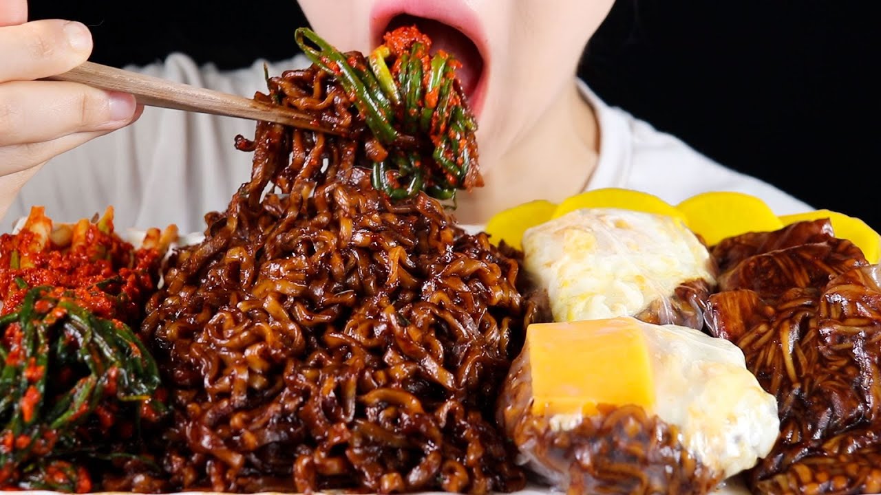 ASMR 꾸덕촉촉한 짜장라면 빅바이트! 꿀조합 매운 실비파김치🔥 +계란쌈, 팽이쌈 먹방 | 풀무원 건면 고추기름 로스팅 짜장면 | 노토킹 이팅사운드