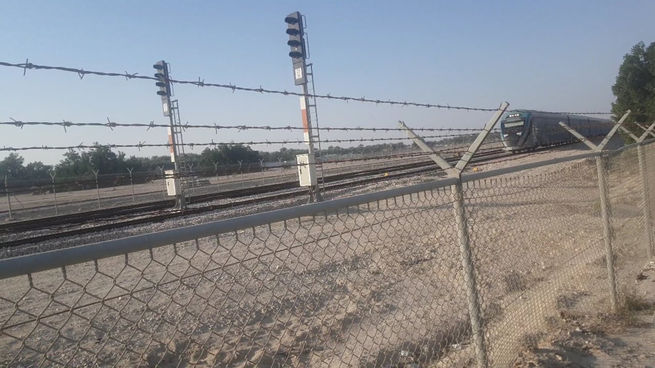 قطار ركاب وصل محطة 