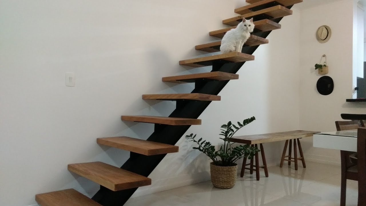Escada espinha de peixe em metal e madeira. Part 2/2 #03/central beam staircase in metal and wood