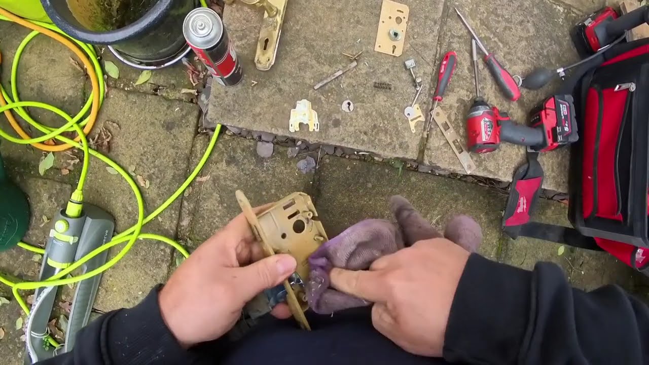 Жизнь слесаря ​​🛠️! Часть 1: Как справиться со сложным замком, застрявшим в закрытом положении! #...
