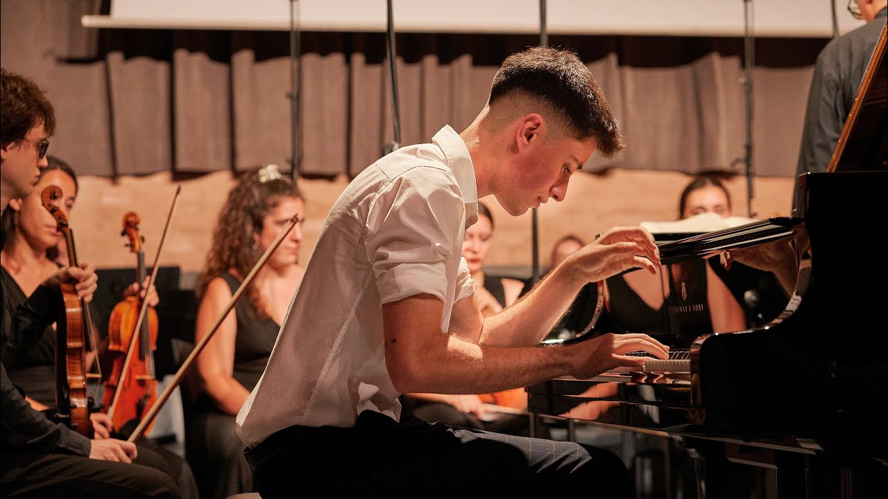 Piano Concerto No. 23 k. 488, W. A. Mozart - Xavi de la Fuente and “Jove Camerata Orpheus” -