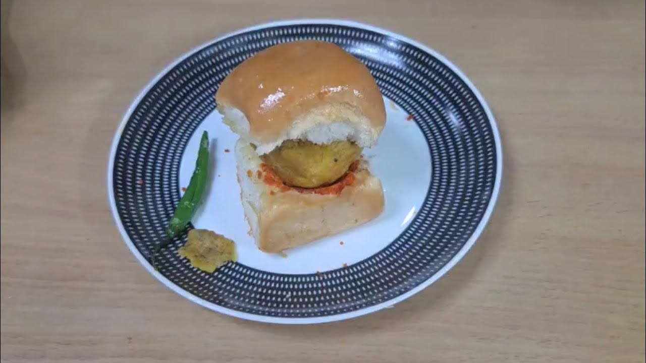 Making Mumbai’s FAMOUS Vada Pav at home! 🌶️🥯 